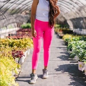 Zyia Active Hot Pink Stay Gold Light n Tight 7/8 leggings size 6-8.